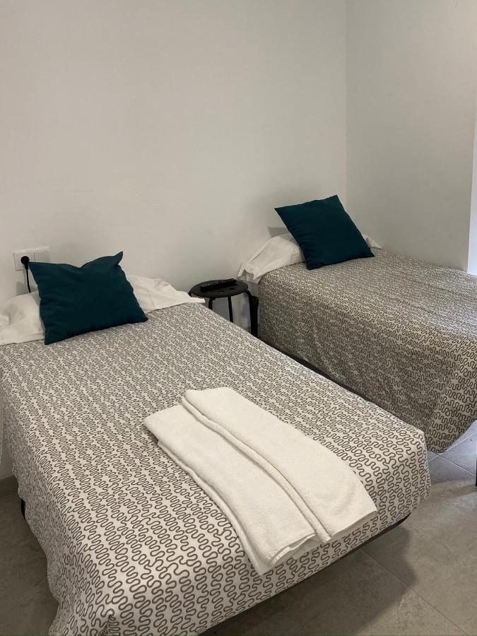 מנרסה Hostal La Masia מראה חיצוני תמונה